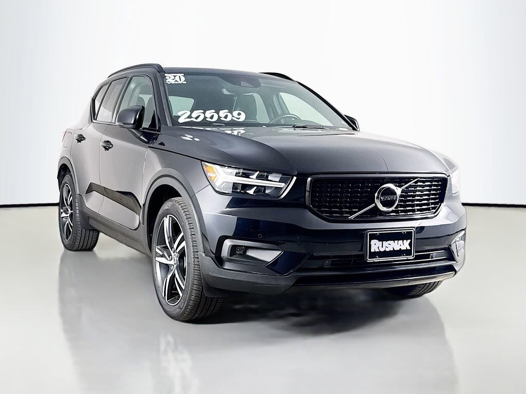 2020 VOLVO XC40