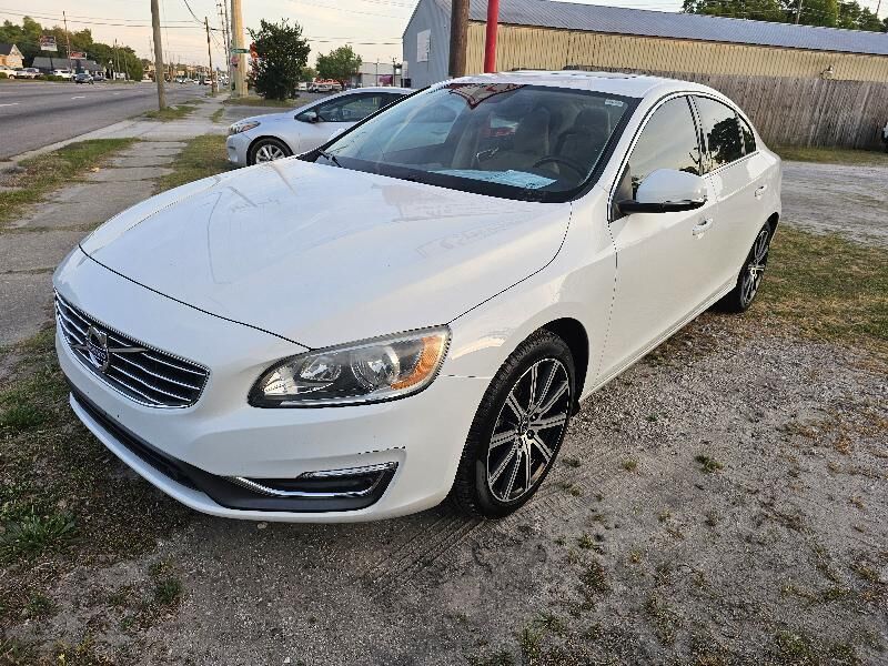 2017 VOLVO S60