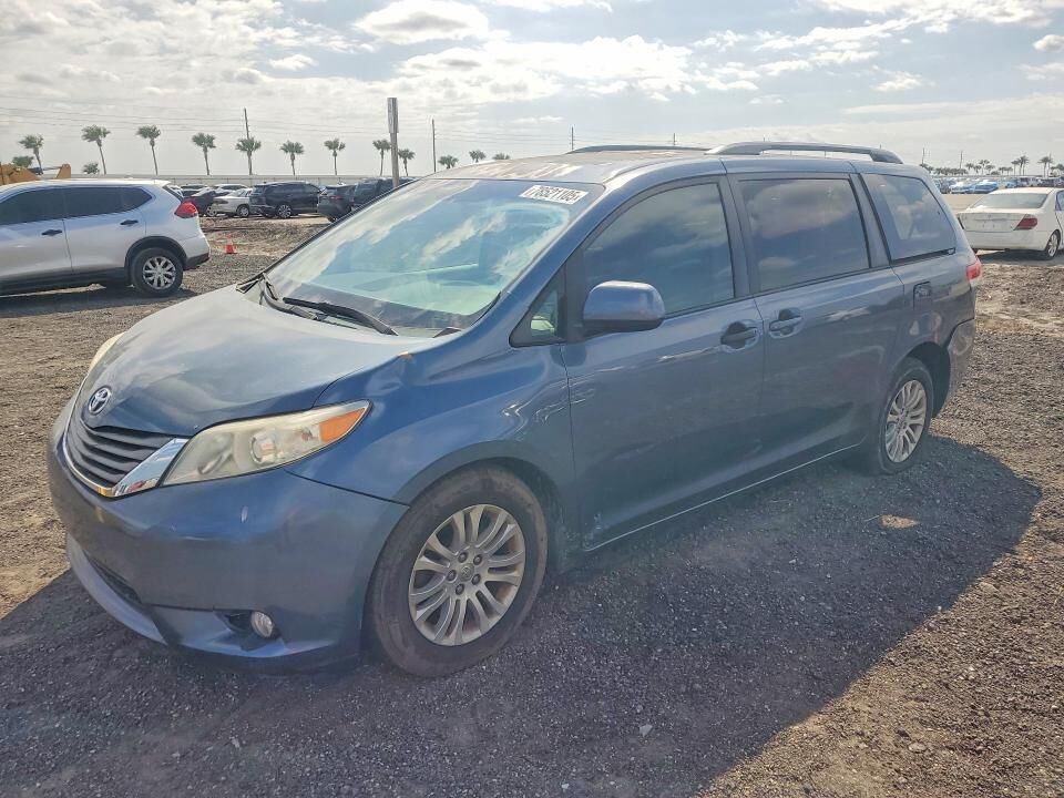 2014 TOYOTA Sienna