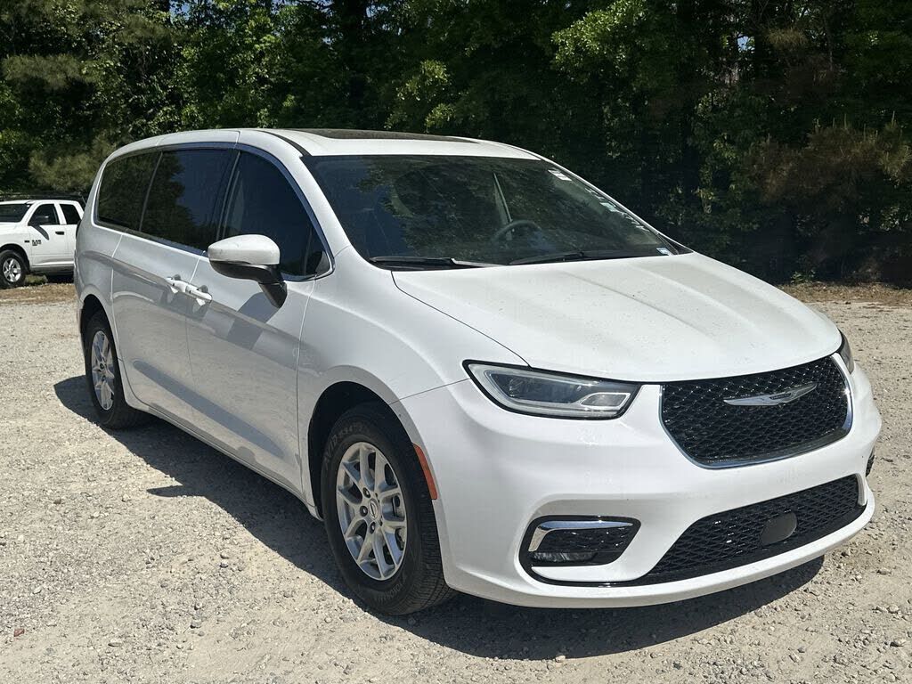 2023 CHRYSLER Pacifica