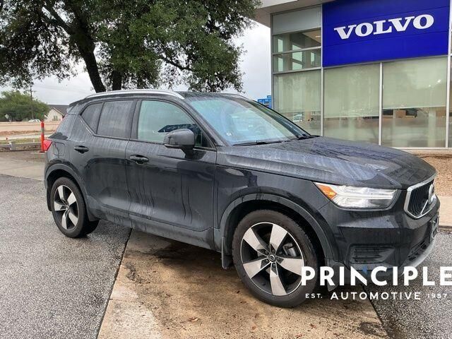 2020 VOLVO XC40