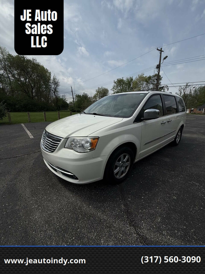 2012 CHRYSLER Town and Country