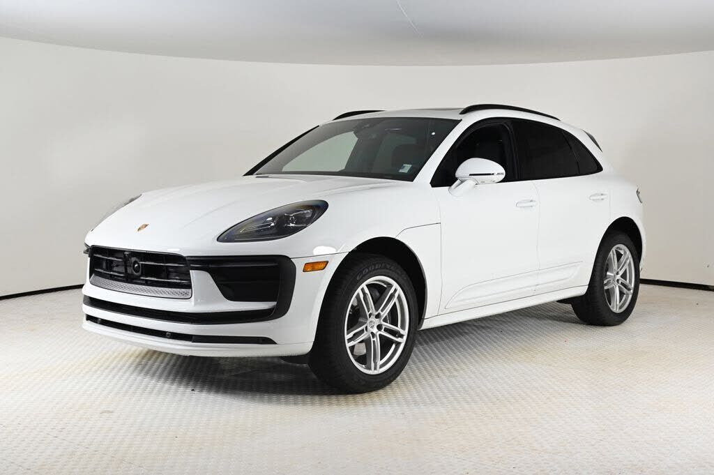 2024 PORSCHE Macan
