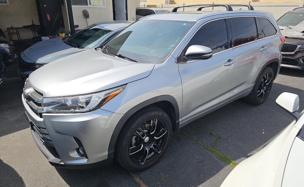 2019 TOYOTA Highlander
