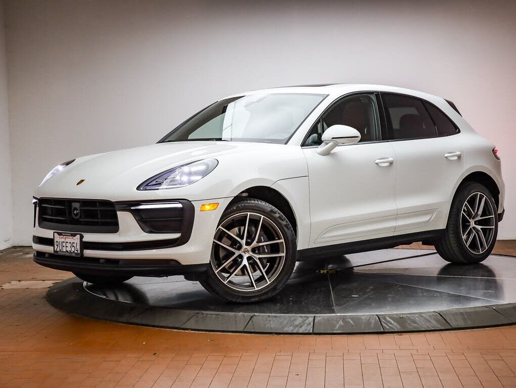 2025 PORSCHE Macan