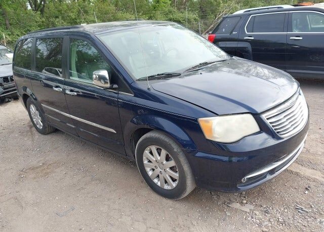 2012 CHRYSLER Town and Country