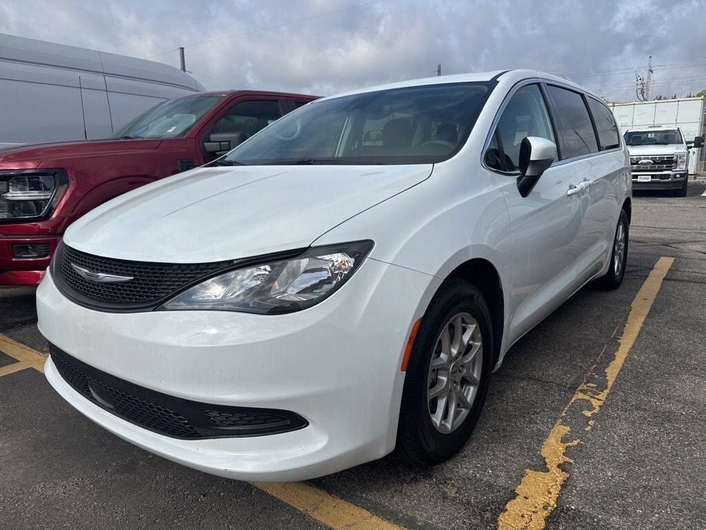 2023 Chrysler Voyager