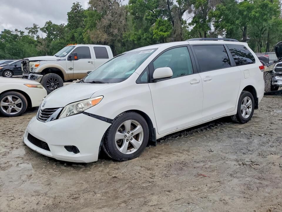 2012 TOYOTA Sienna