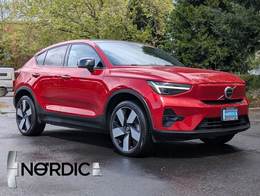 2023 VOLVO C40