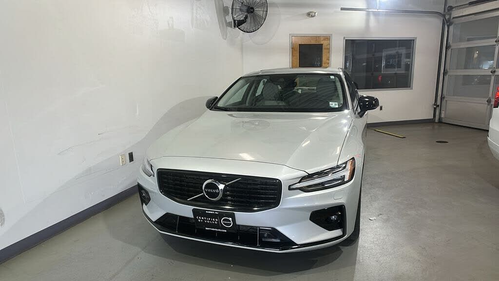2022 VOLVO S60