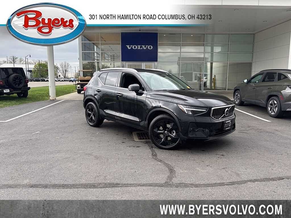 2025 VOLVO XC40