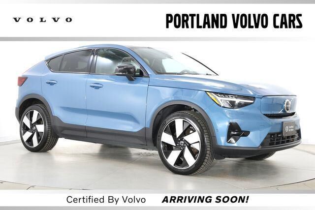 2023 VOLVO C40