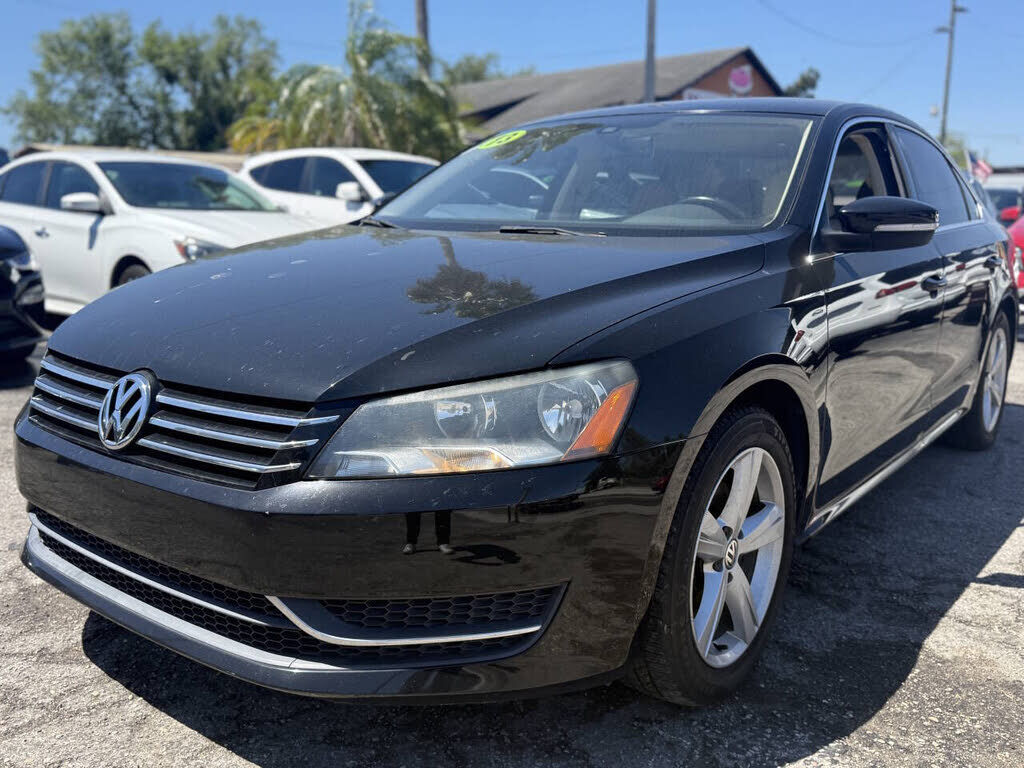 2013 VOLKSWAGEN Passat