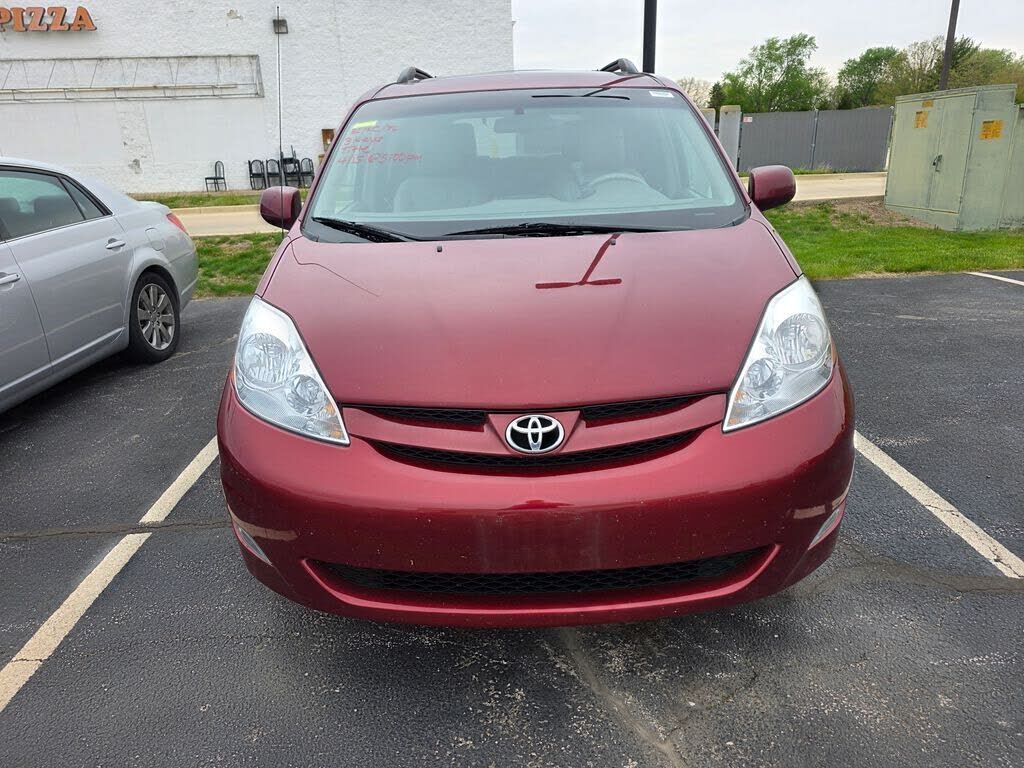 2010 TOYOTA Sienna