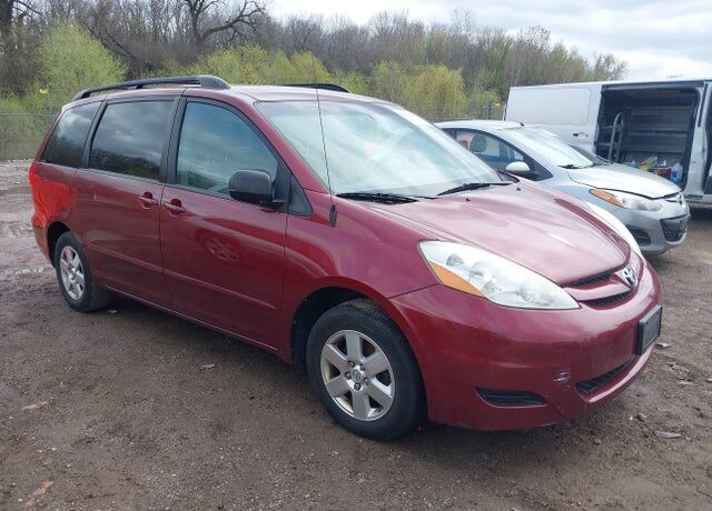 2010 TOYOTA Sienna