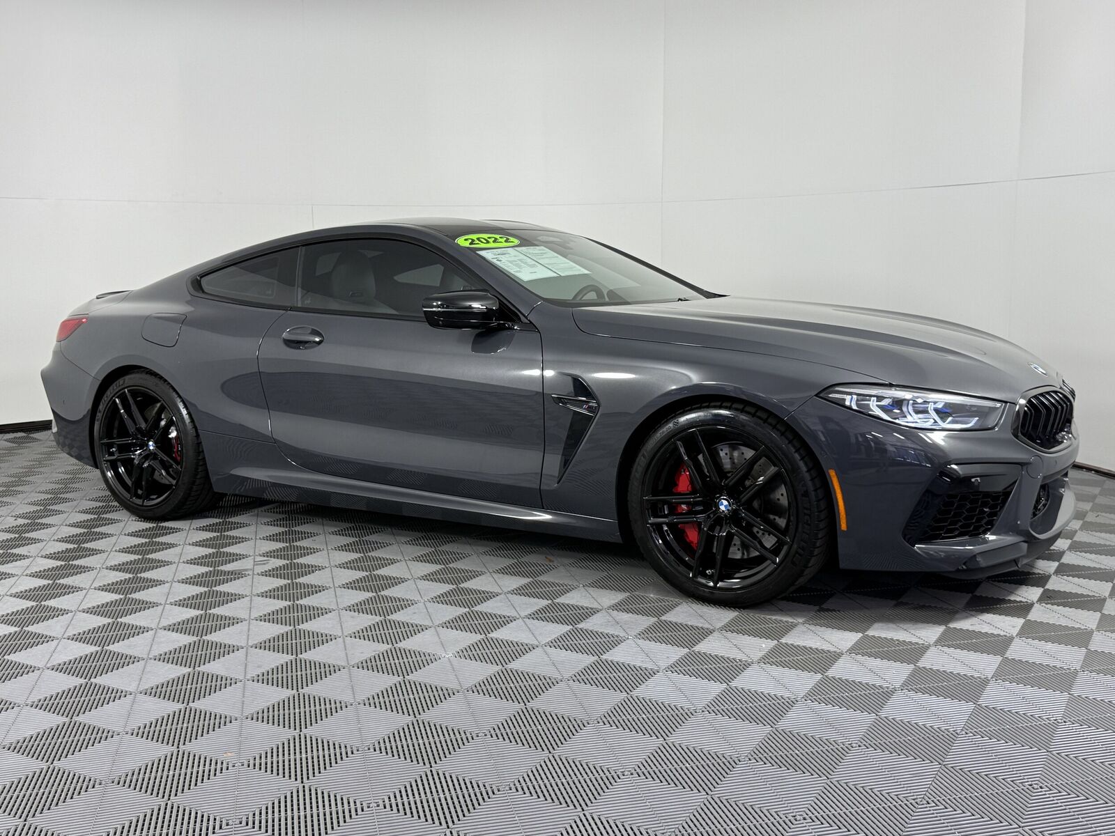 2022 BMW M8