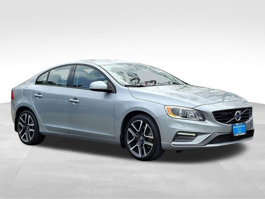 2017 VOLVO S60