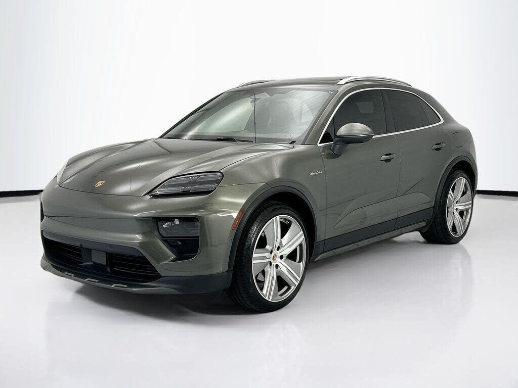 2025 PORSCHE Macan