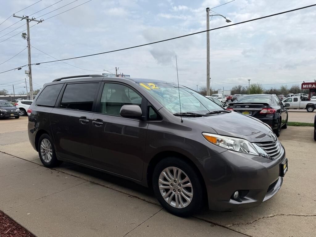 2012 TOYOTA Sienna