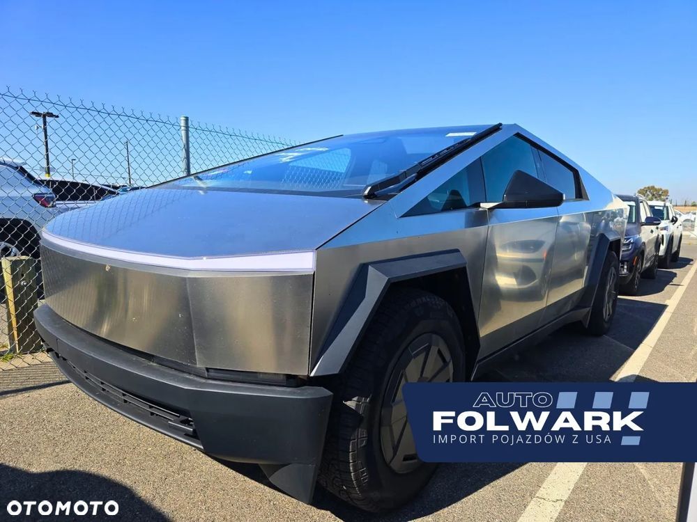 2025 TESLA Cybertruck