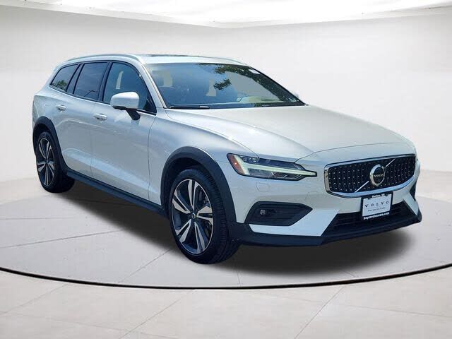 2025 VOLVO V60CC