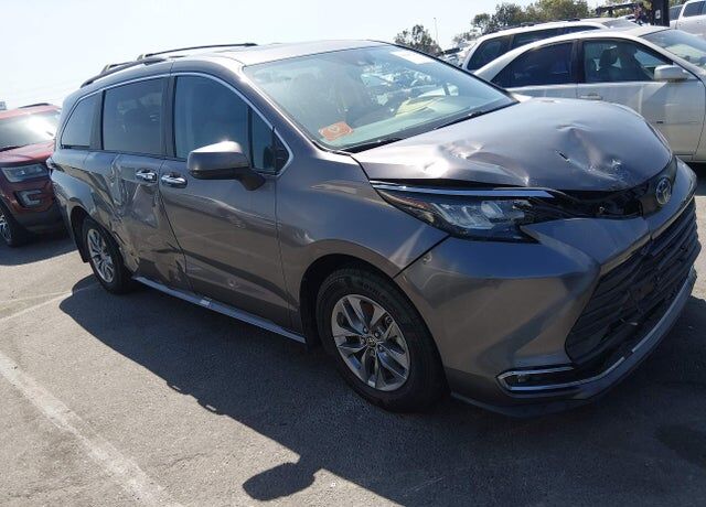 2023 TOYOTA Sienna