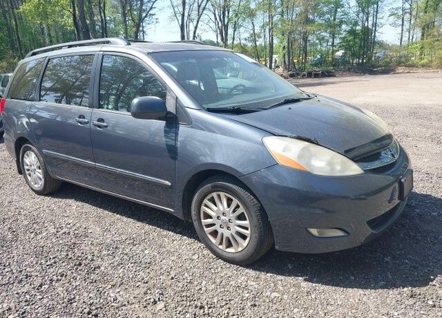 2010 TOYOTA Sienna