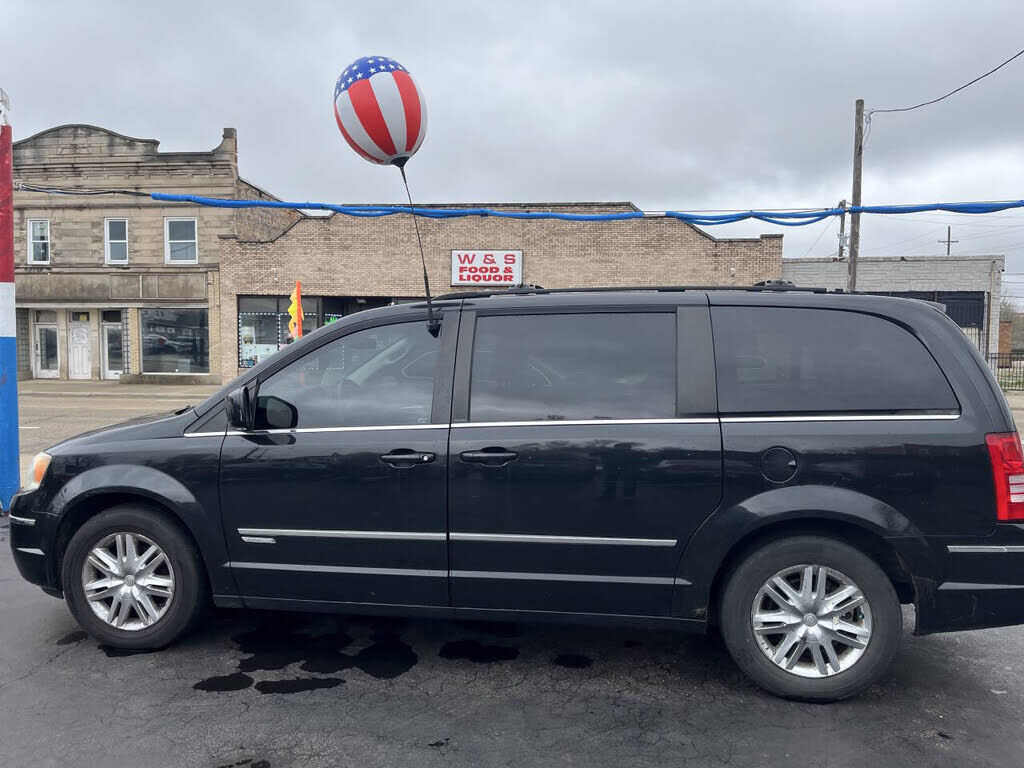 2010 CHRYSLER Town and Country