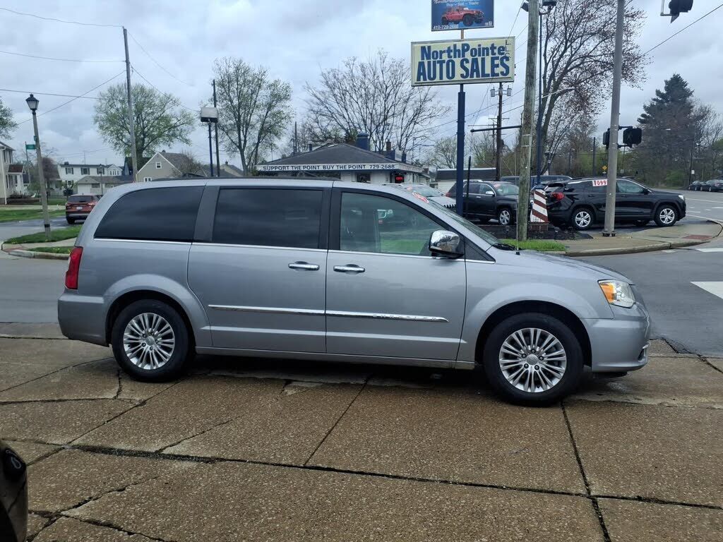 2015 CHRYSLER Town and Country