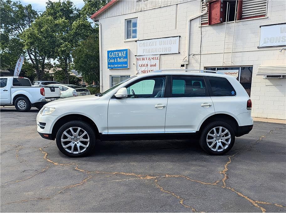 2010 VOLKSWAGEN Touareg