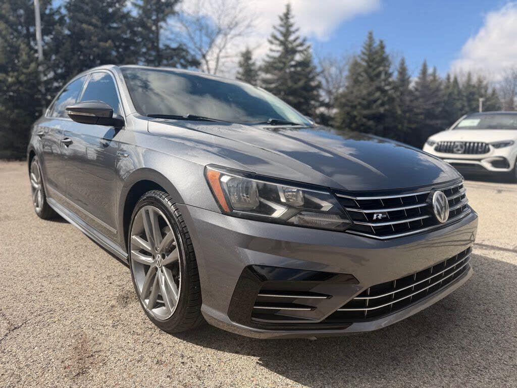 2017 VOLKSWAGEN Passat