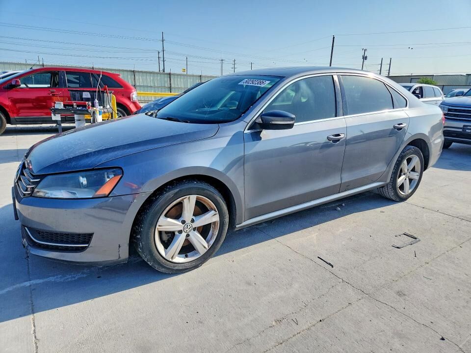 2013 VOLKSWAGEN Passat