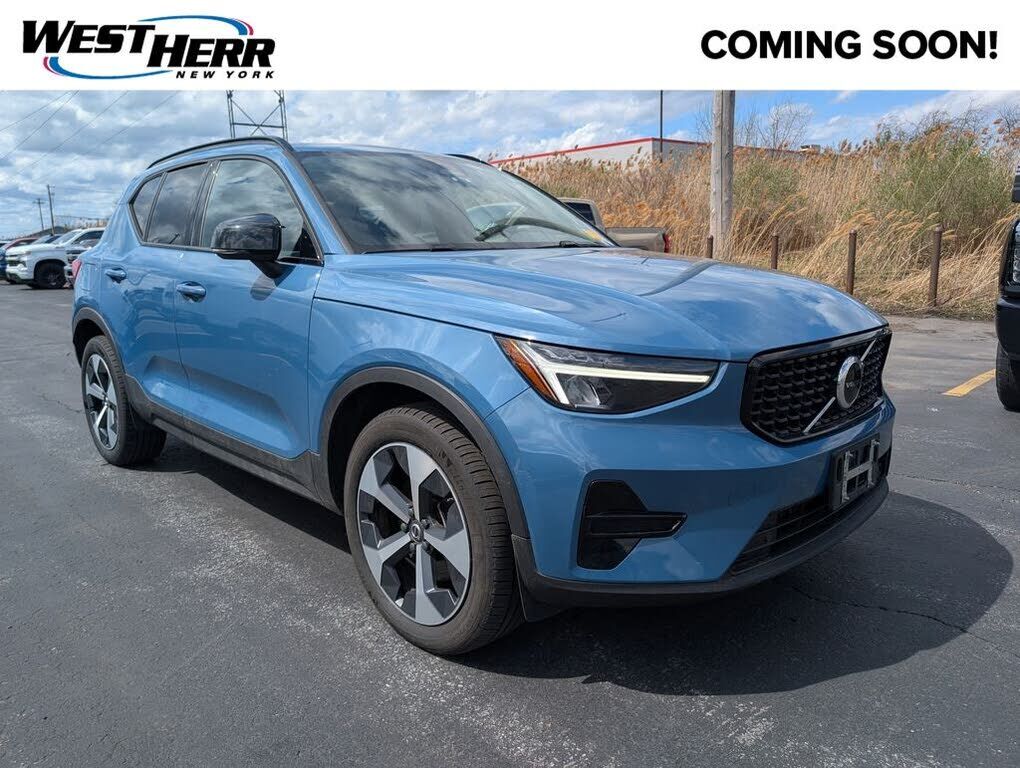 2024 VOLVO XC40