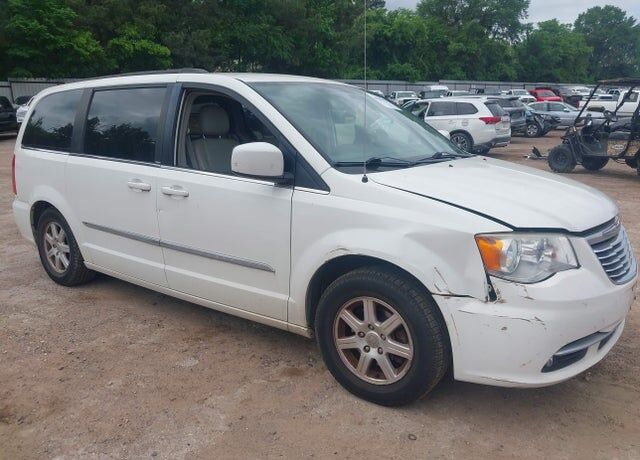 2013 CHRYSLER Town and Country