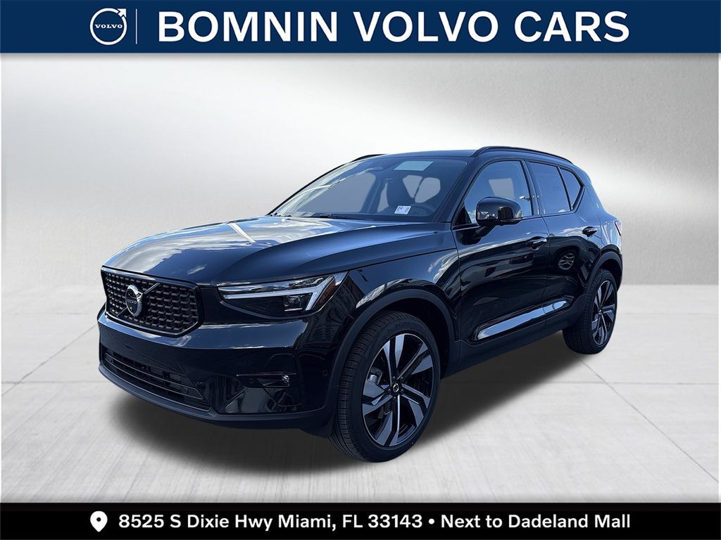 2026 VOLVO XC40