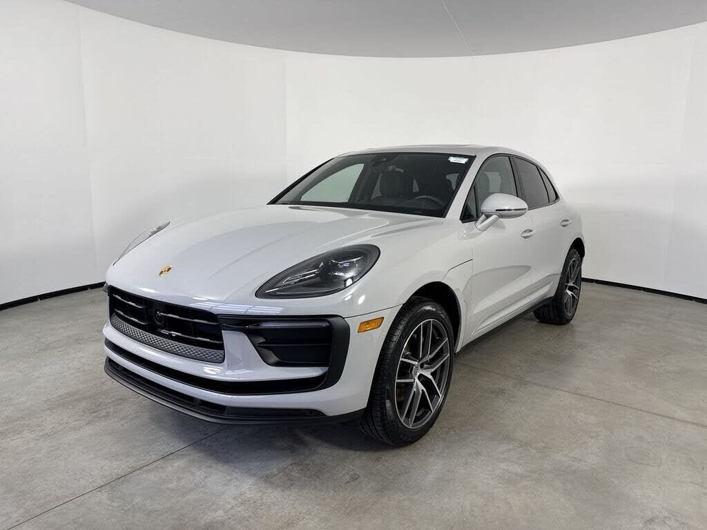 2025 PORSCHE Macan
