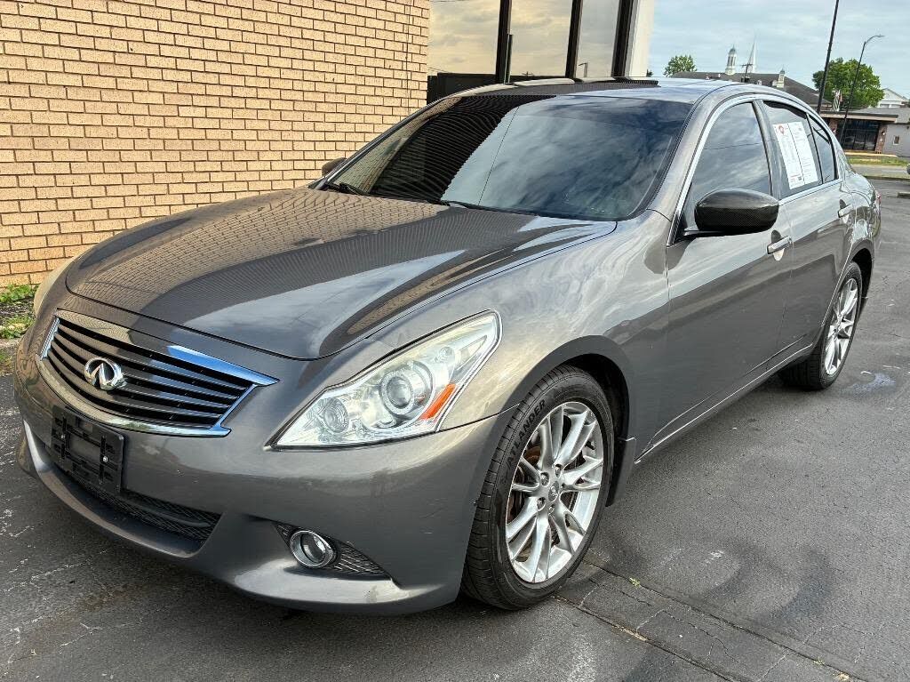 2011 INFINITI G37