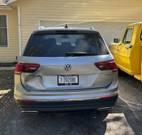 2021 VOLKSWAGEN Tiguan