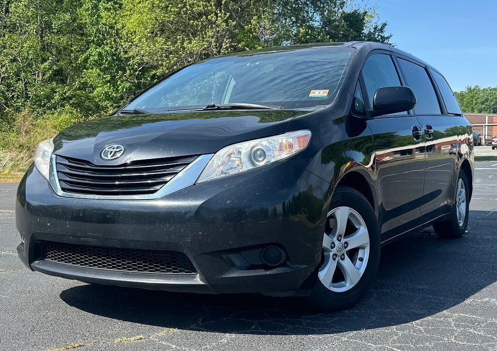 2017 TOYOTA Sienna