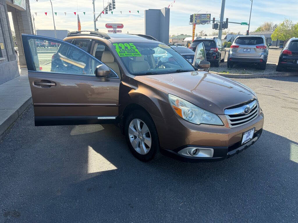2011 SUBARU Outback