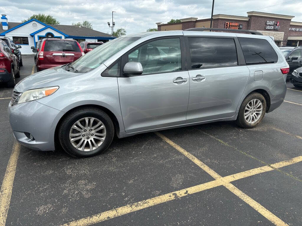 2016 TOYOTA Sienna
