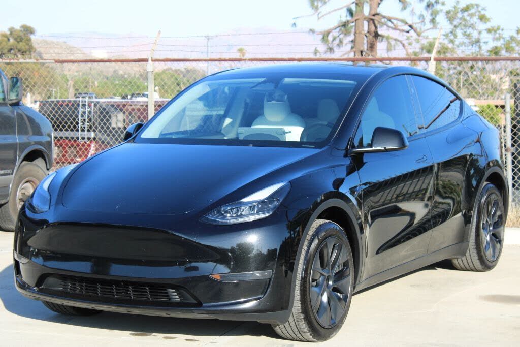 2024 TESLA Model Y