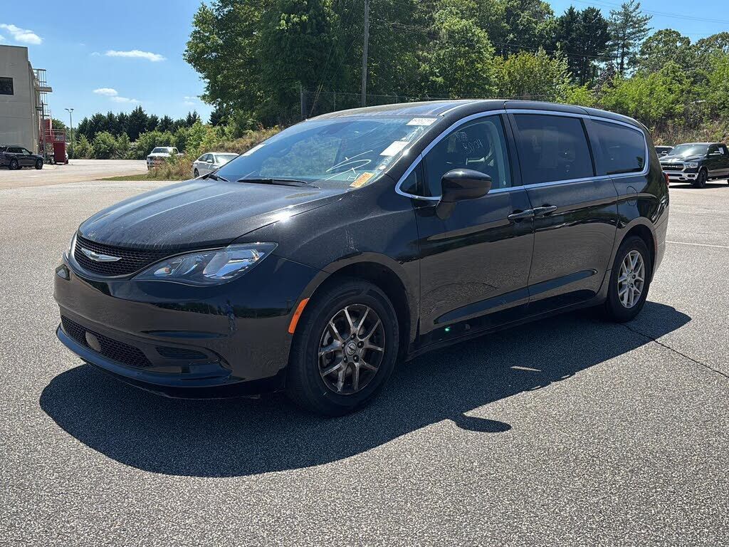 2024 CHRYSLER Voyager