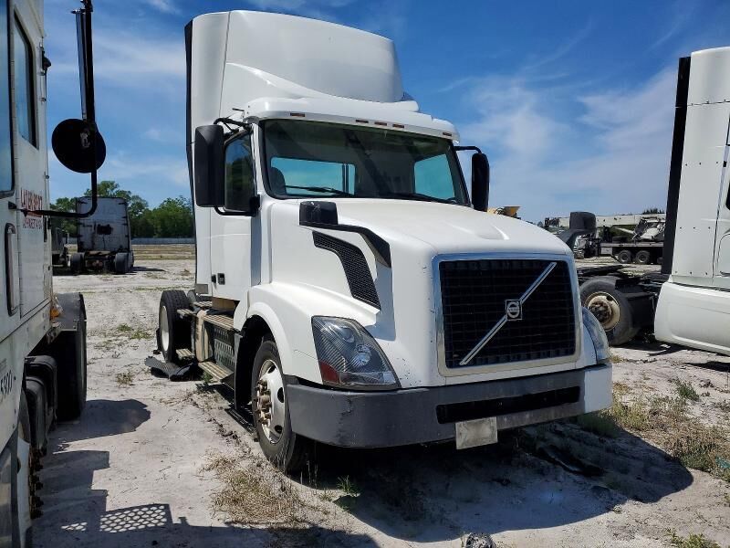2017 VOLVO TRUCK VNL