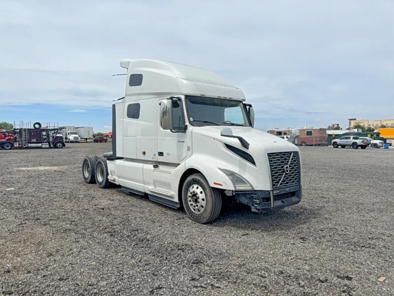2020 VOLVO TRUCK VNL