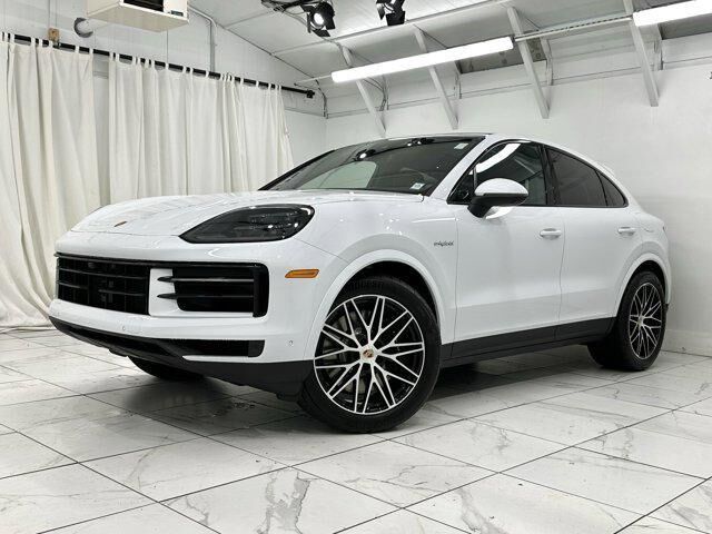 2025 PORSCHE Cayenne