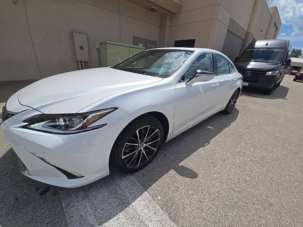 2024 LEXUS ES