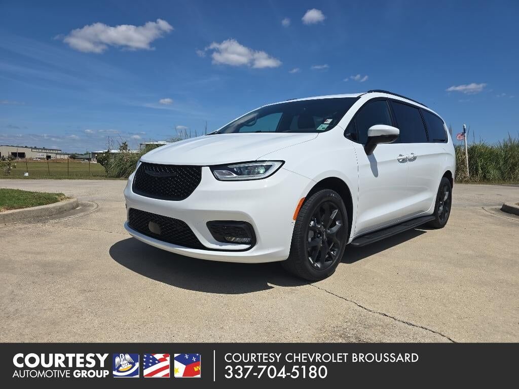 2023 CHRYSLER Pacifica