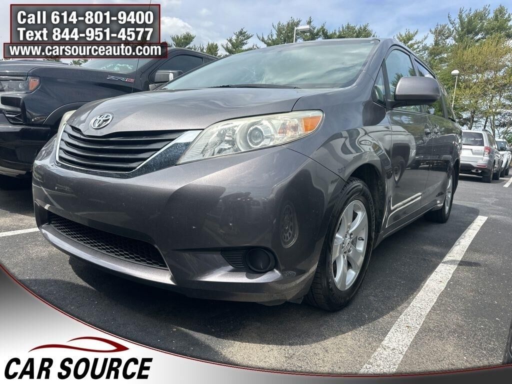 2011 TOYOTA Sienna