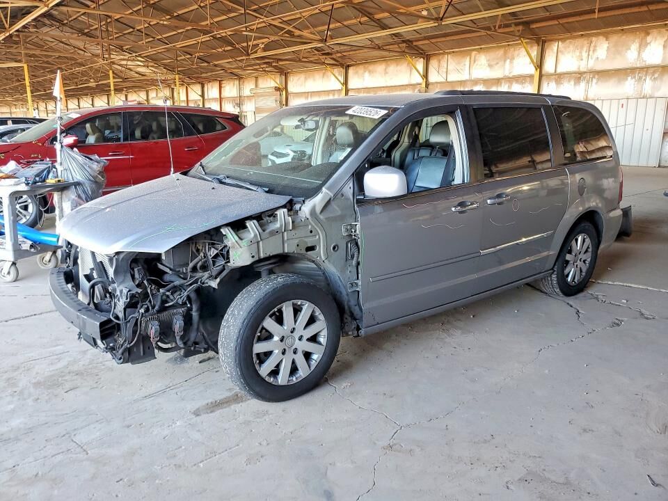 2014 CHRYSLER Town and Country